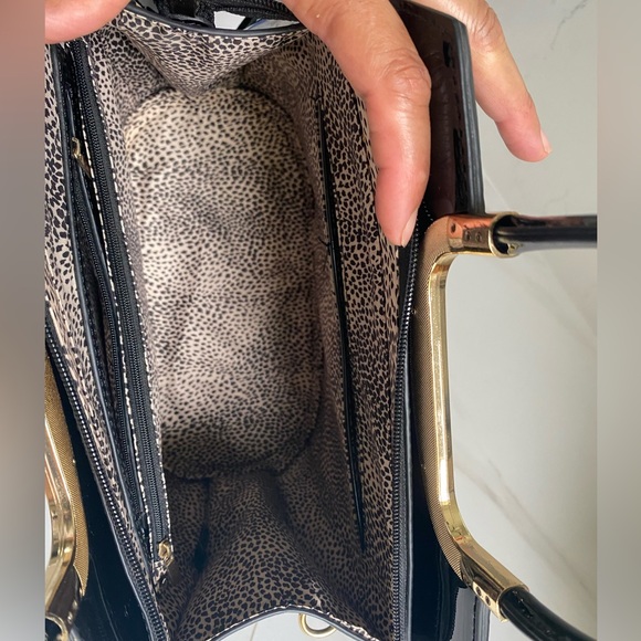 Woman’s Faux Patent Leather Poppy & Butterfly Print Black Tote Handbag - Picture 9 of 16